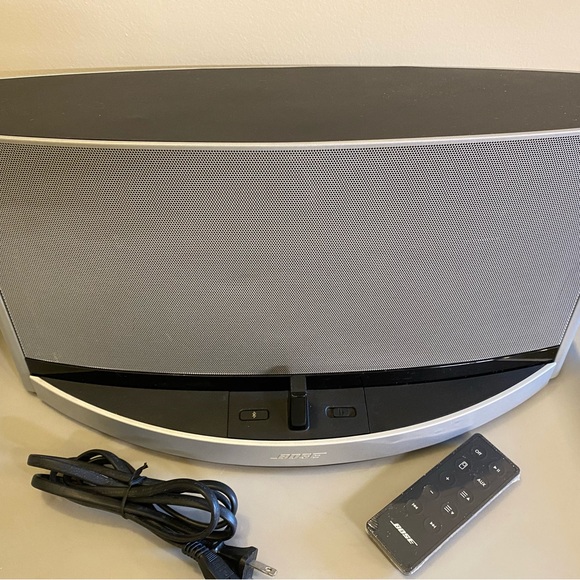 Bose Sounddock 10 Bluetooth Digital Music System - Picture 1 of 8